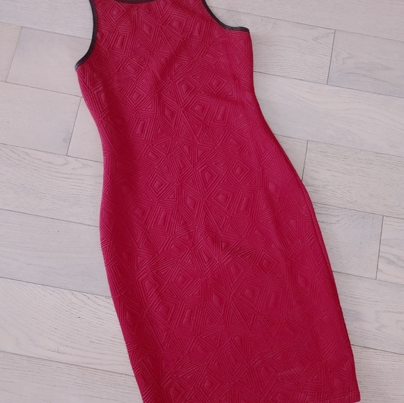 3/$22 Forever 21 Burgundy Dress size small - Picture 2 of 3
